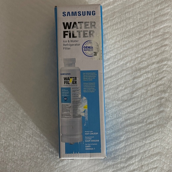Samsung Blue and White Carbon Water Filter - Picture 1 of 3